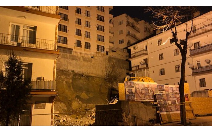 Ankara'da, temeli kayan apartman nedeniyle 21 bina tahliye edildi