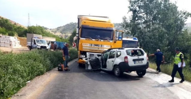 Ankara'da tır ve otomobil kafa kafaya çarpıştı: 1 yaralı