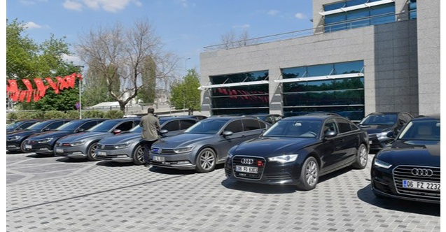 Eski lüks araçların satışı sürüyor
