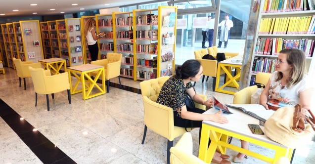 YHT Garı'nda kütüphane açıldı