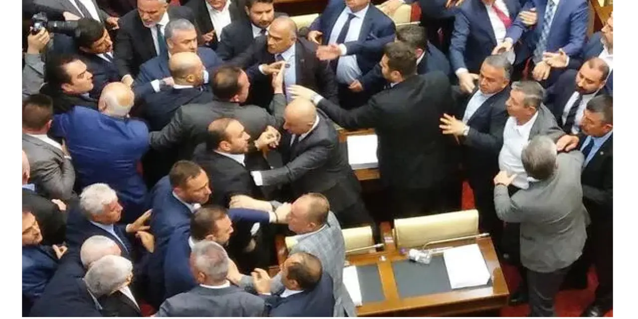 Zabıtanın Meclis’e girmesi gerginlik yarattı