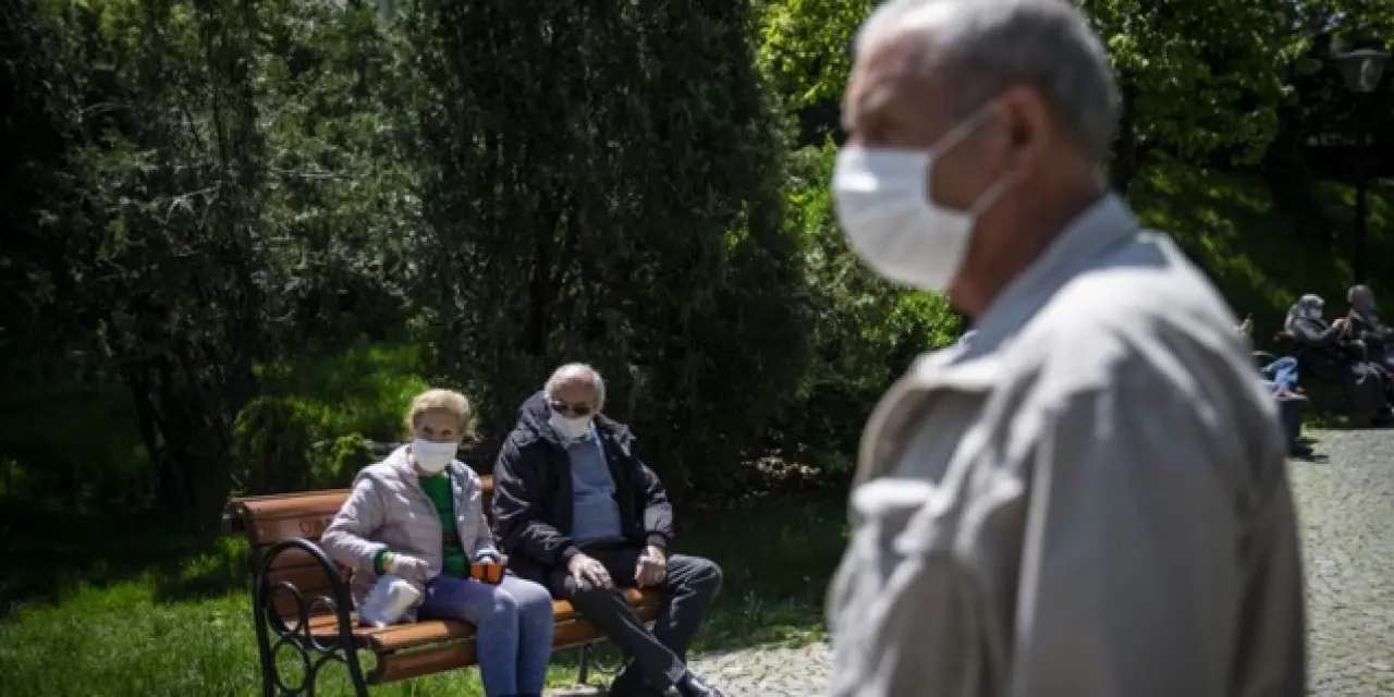 Ortalama yaşam süreleri kadınlarda 81,2 yıl, erkeklerde 75,6 yıl