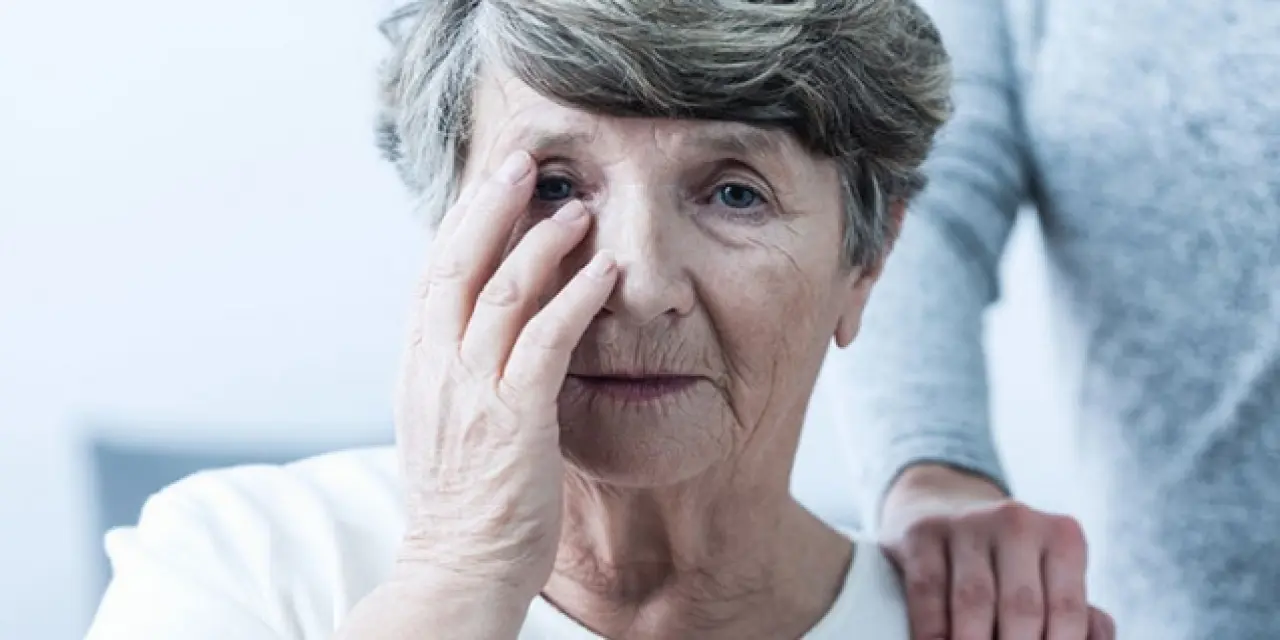 Alzheimer riski yalnızlıkla yükseliyor!